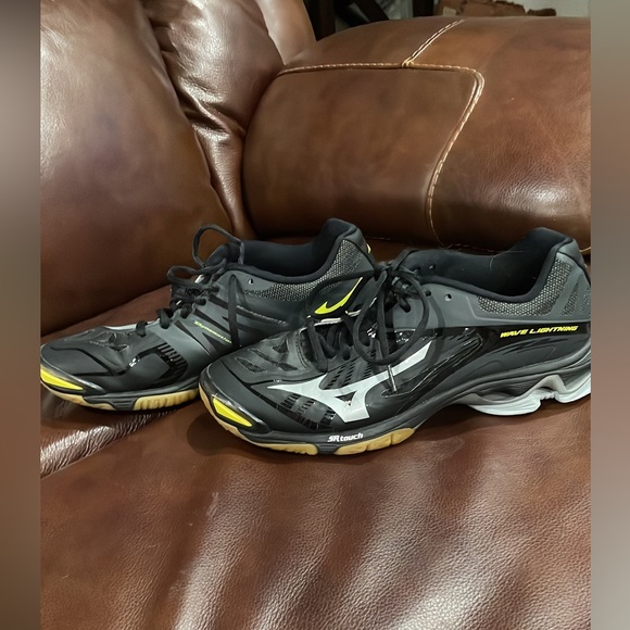 Mizuno wave lightning volleyball shoes - Picture 1 of 4